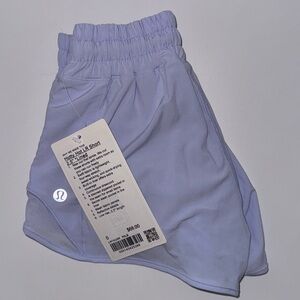 New with tags Lululemon Hotty Hot Low Rise 2.5” size 0 Pastel Blue